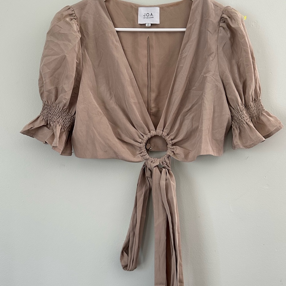 J.O.A. Women's Tan Puff Sleeve Top